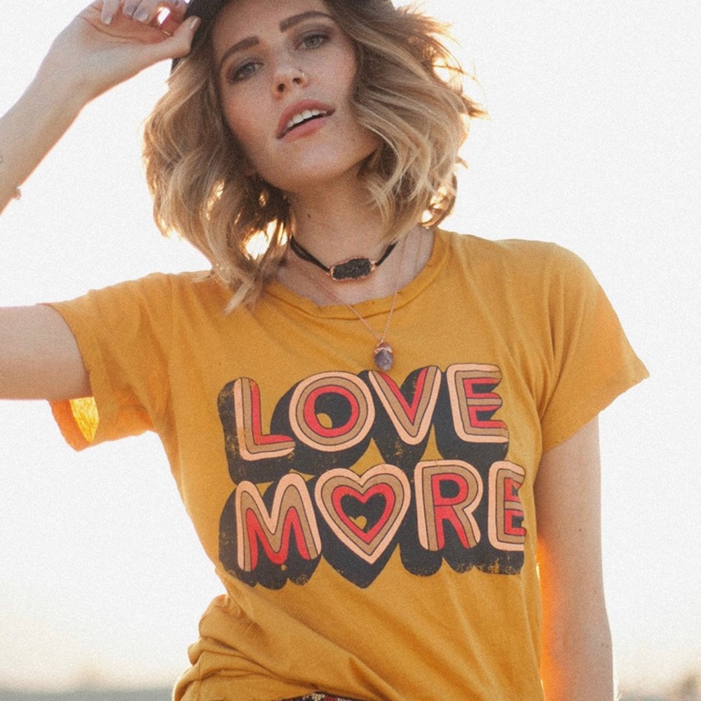 Dazey LA LOVE MORE tee shirt Mustard SZ M/L